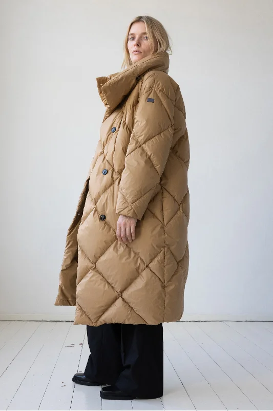 ICONIC DIAMOND QUILT DOWN COAT DEA